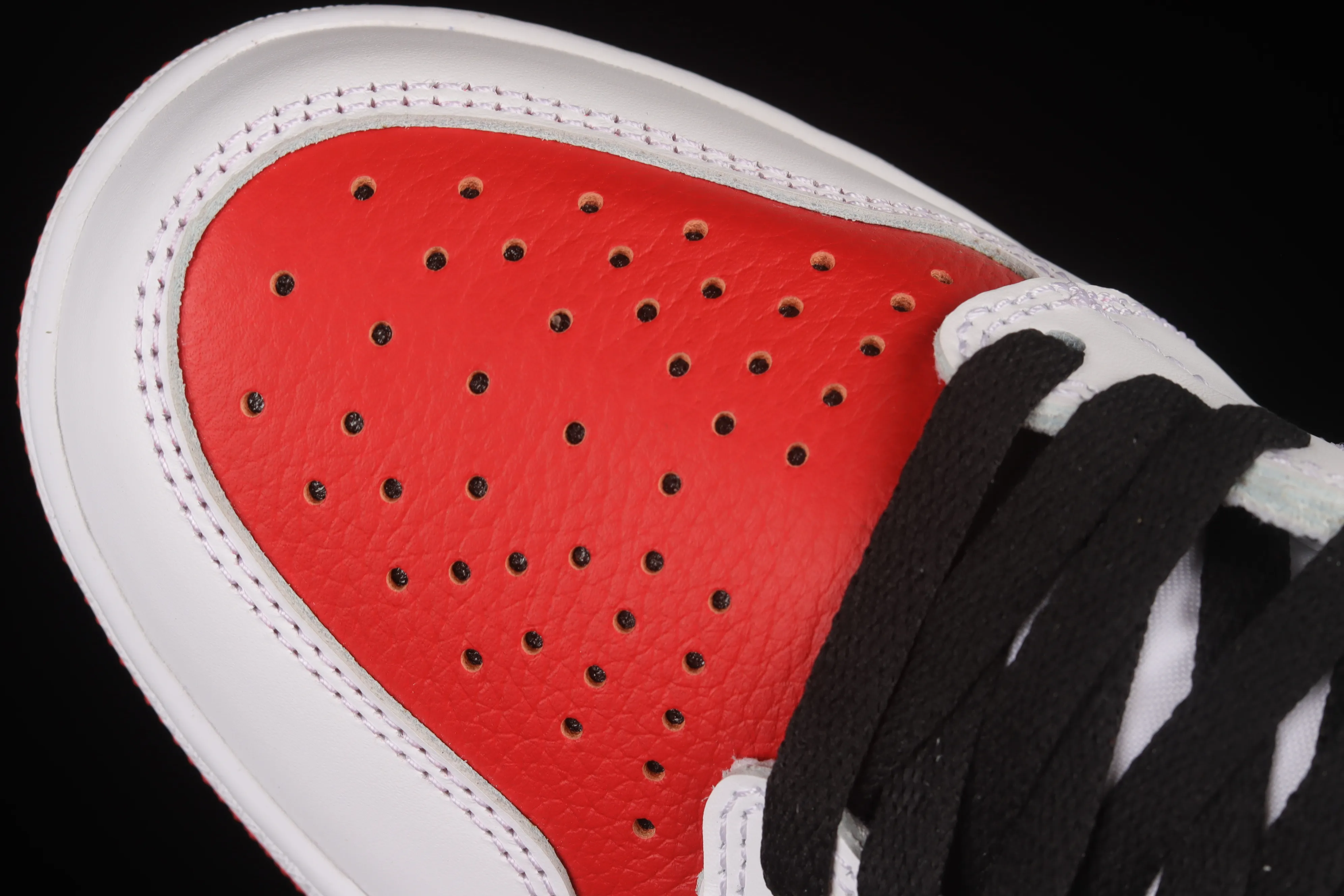All categories Air Jordan Jordan series basketball shoes Air Jordan 1 High pure original version Air Jordan 1 High OG AJ1 Joe 1 white and red retro high-top cultural basketball shoes 555088-161